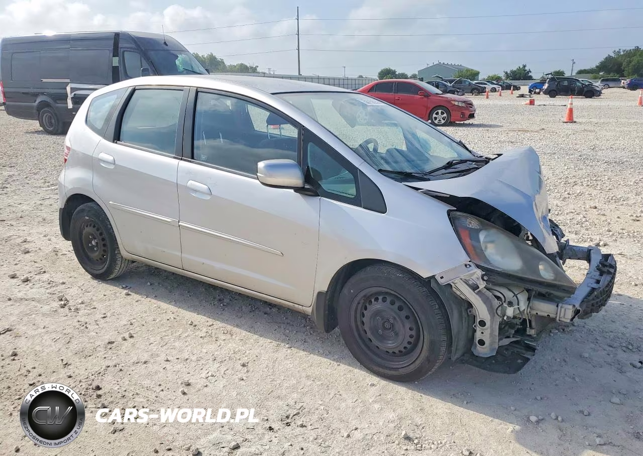 2013 Honda Fit VIN:JHMGE8H3XDC064594 - 4