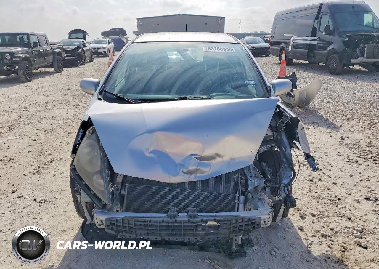 2013 Honda Fit VIN:JHMGE8H3XDC064594 - 5