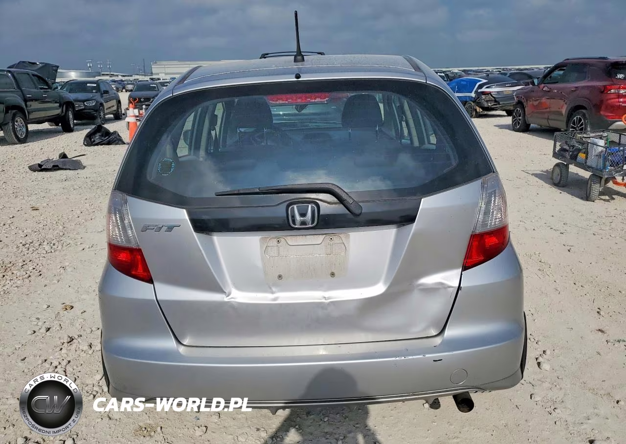 2013 Honda Fit VIN:JHMGE8H3XDC064594 - 6