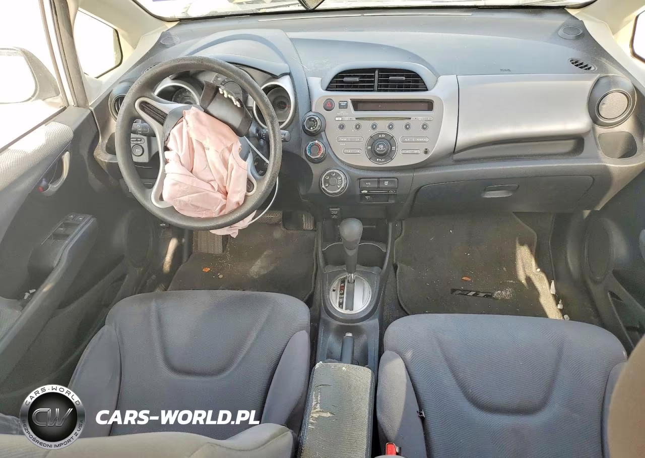 2013 Honda Fit VIN:JHMGE8H3XDC064594 - 8