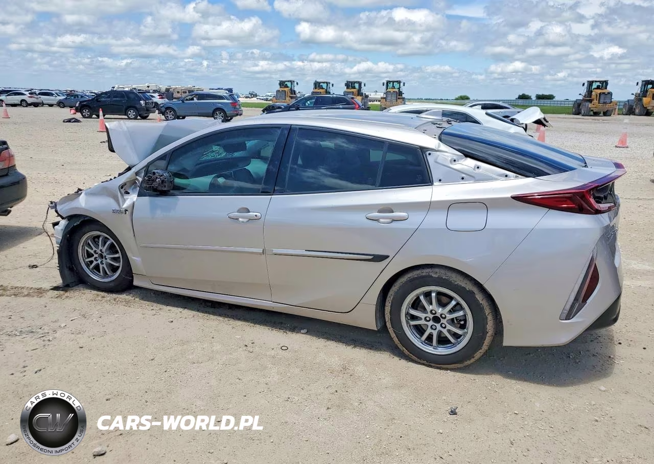 2018 Toyota Prius Prime Premium VIN:JTDKARFP3J3073670 - 2