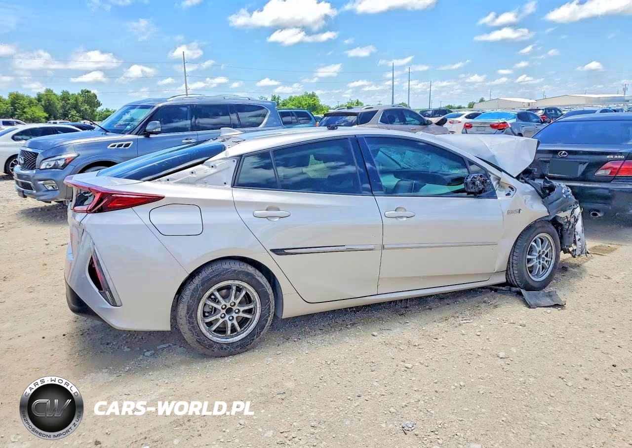 2018 Toyota Prius Prime Premium VIN:JTDKARFP3J3073670 - 3