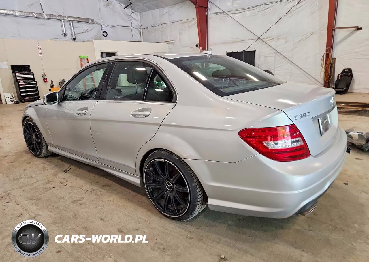2013 Mercedes-Benz 300C VIN:WDDGF8BB2CR226556 - 2