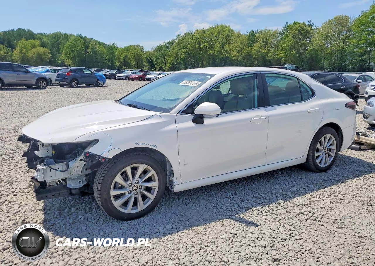2021 Toyota Camry Le – zdjęcie 1 z 13