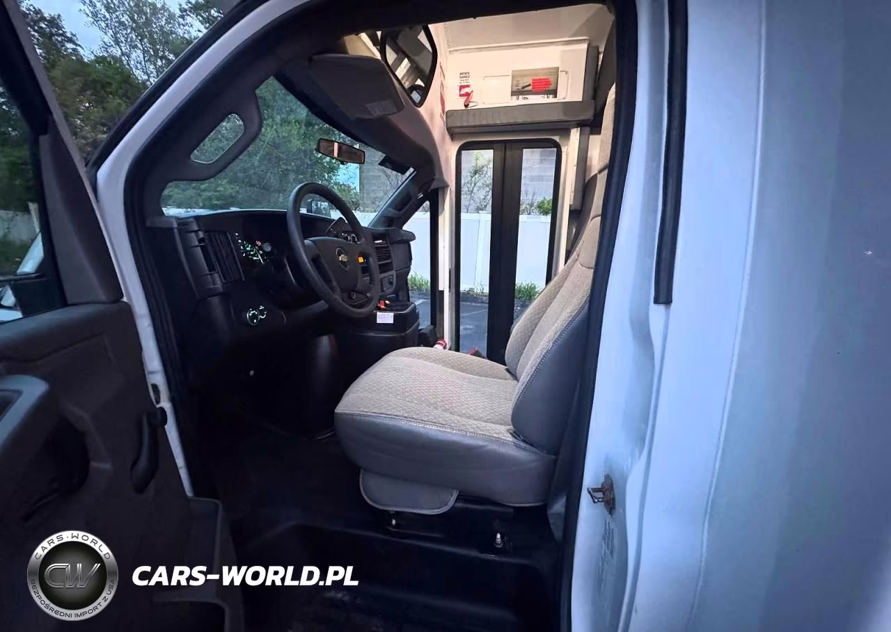 2017 Chevrolet Express G3500 VIN:1GB3GRBGXH1105601 - 13