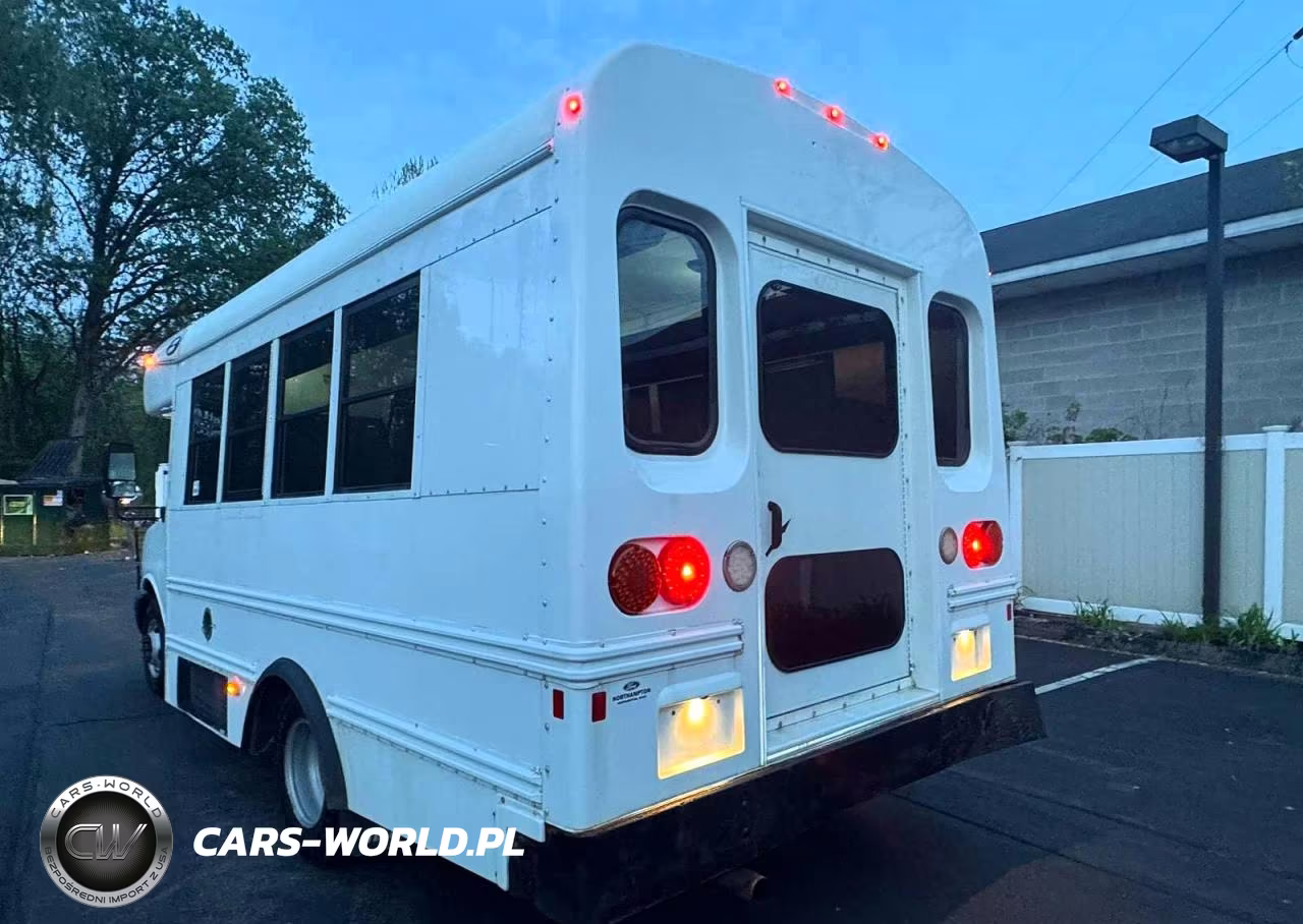 2017 Chevrolet Express G3500 VIN:1GB3GRBGXH1105601 - 2