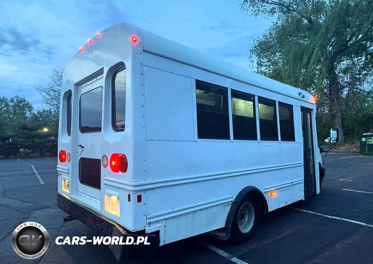 2017 Chevrolet Express G3500 VIN:1GB3GRBGXH1105601 - 3