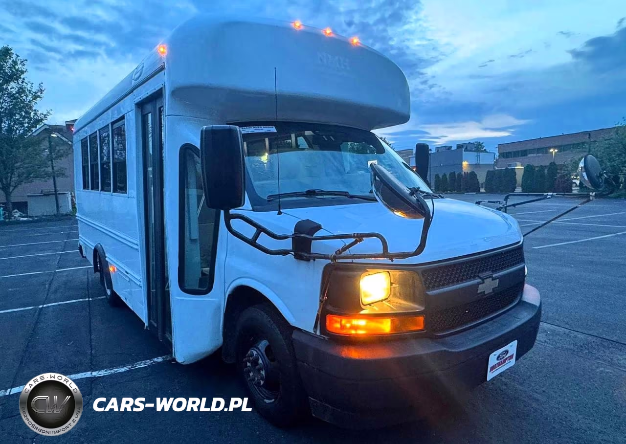 2017 Chevrolet Express G3500 VIN:1GB3GRBGXH1105601 - 4
