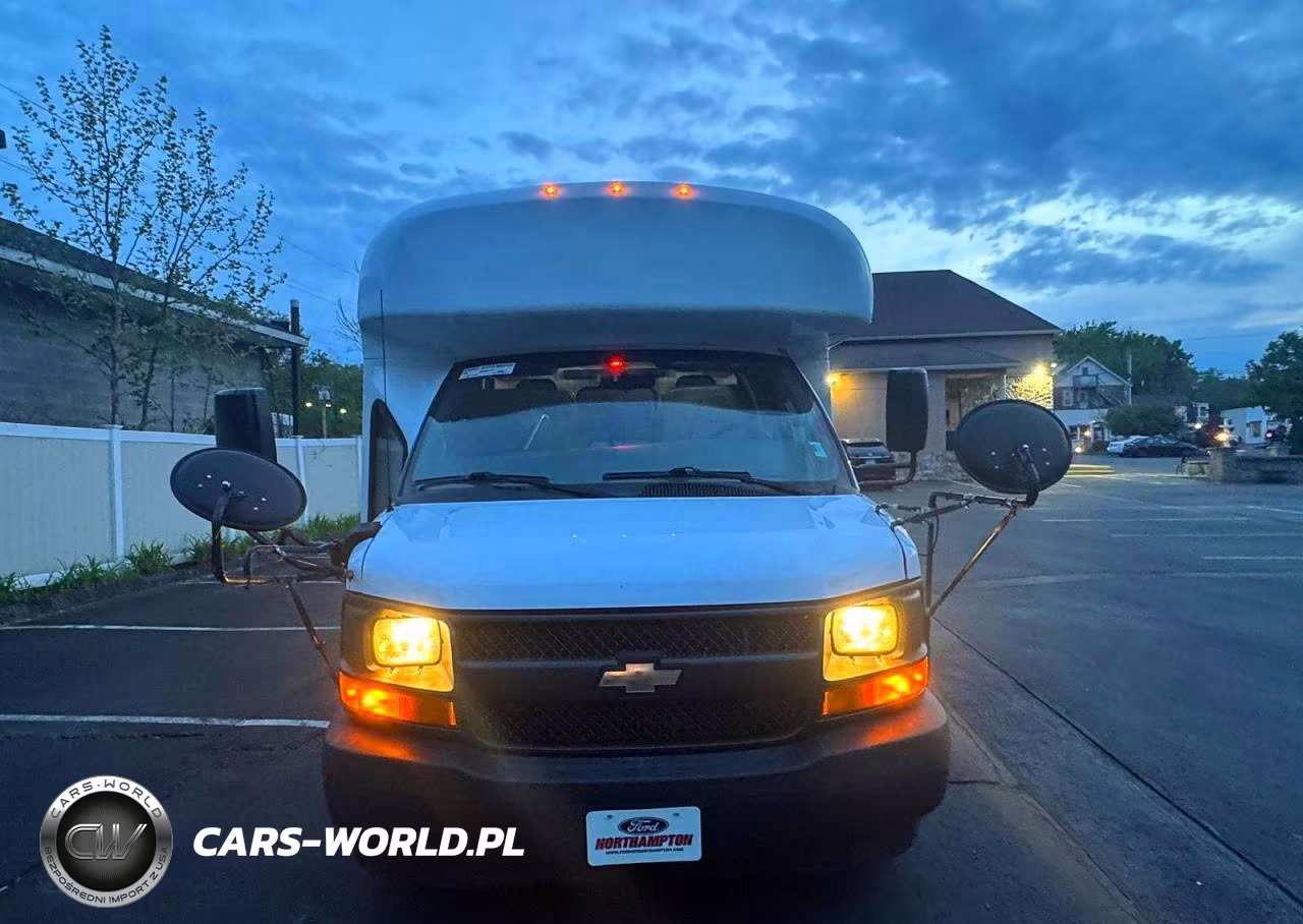 2017 Chevrolet Express G3500 VIN:1GB3GRBGXH1105601 - 6