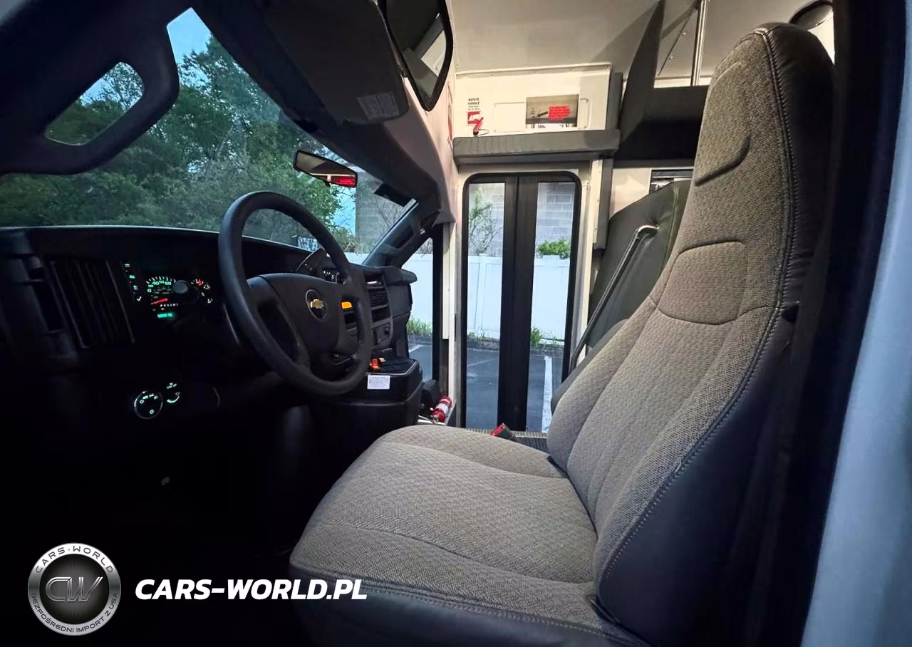 2017 Chevrolet Express G3500 VIN:1GB3GRBGXH1105601 - 8