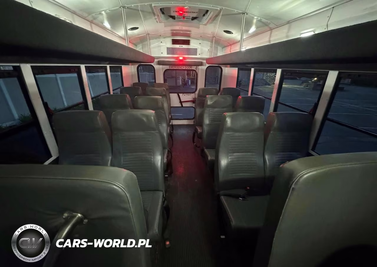 2017 Chevrolet Express G3500 VIN:1GB3GRBGXH1105601 - 9