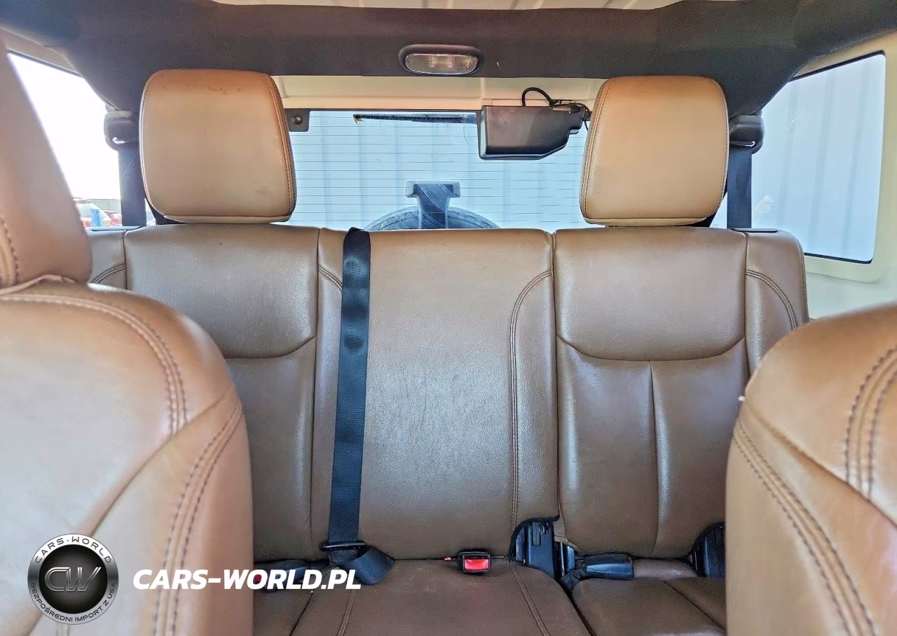 2015 Jeep Wrangler Unlimited Sahara VIN:1C4BJWEG6FL629834 - 10