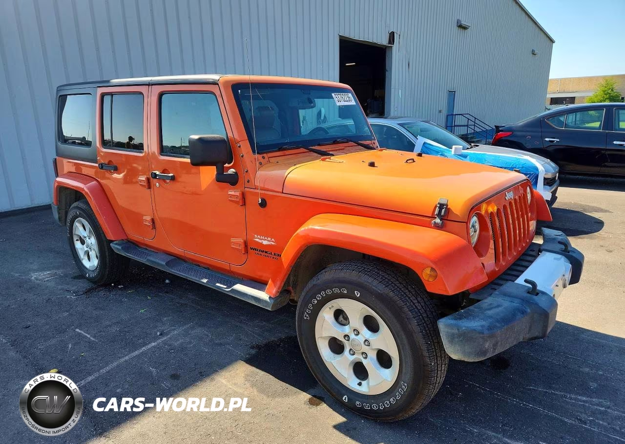 2015 Jeep Wrangler Unlimited Sahara VIN:1C4BJWEG6FL629834 - 4