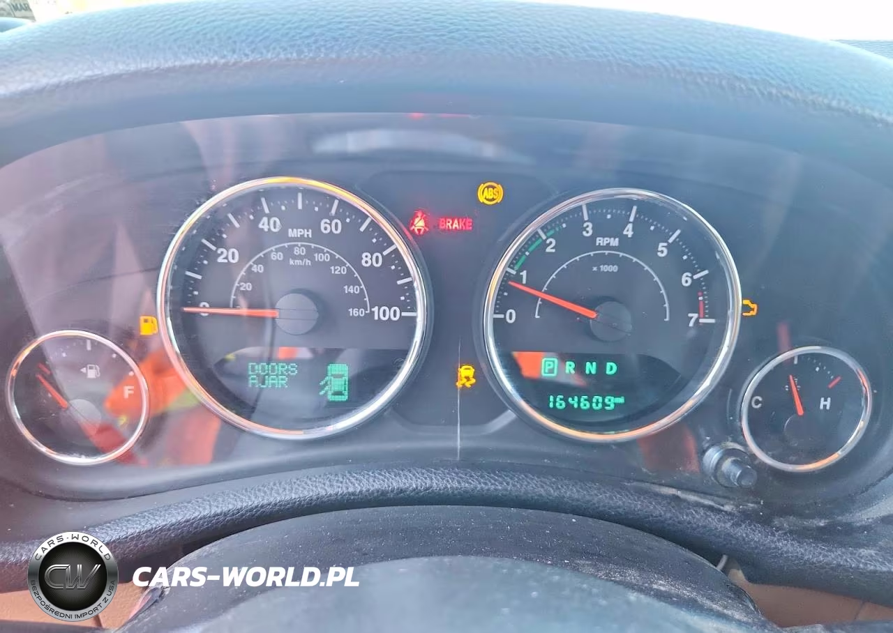 2015 Jeep Wrangler Unlimited Sahara VIN:1C4BJWEG6FL629834 - 9