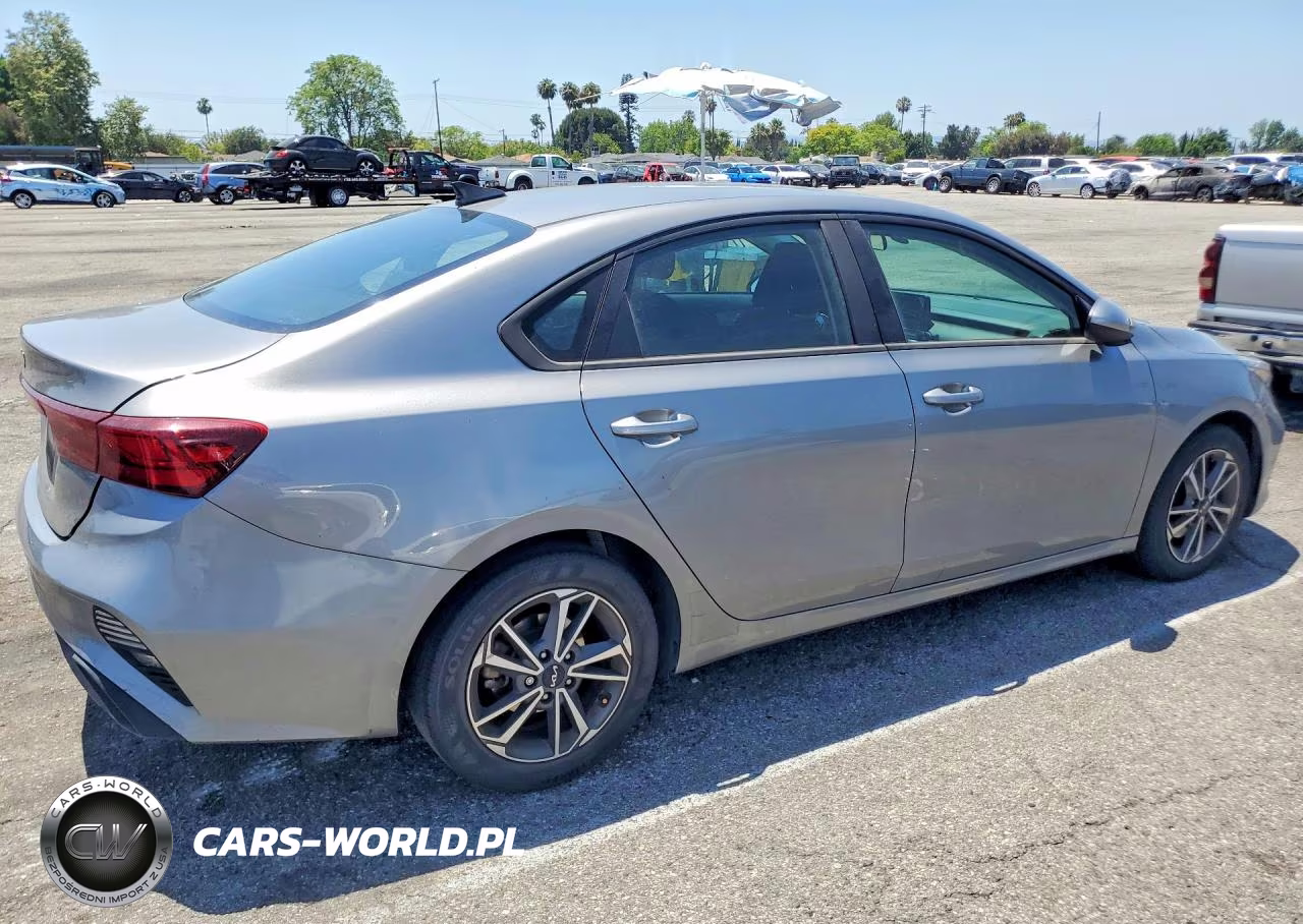 2023 Kia Forte Lxs VIN:3KPF24AD7PE520257 - 3