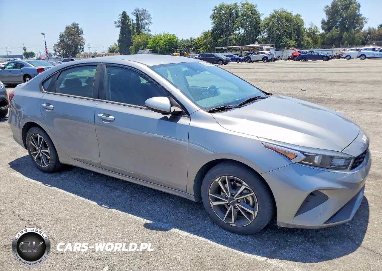 2023 Kia Forte Lxs VIN:3KPF24AD7PE520257 - 4