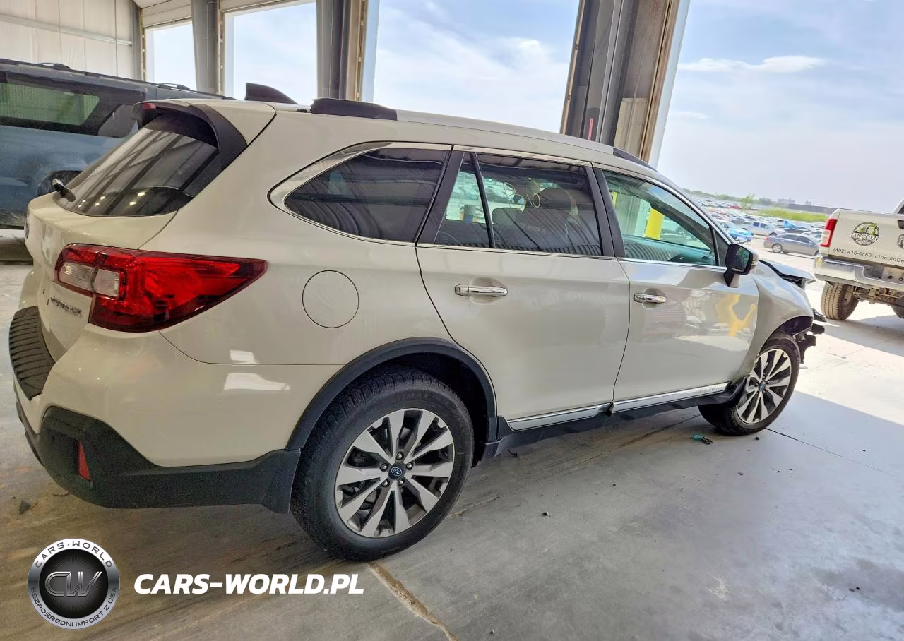 2019 Subaru Outback Touring VIN:4S4BSATC6K3255814 - 3