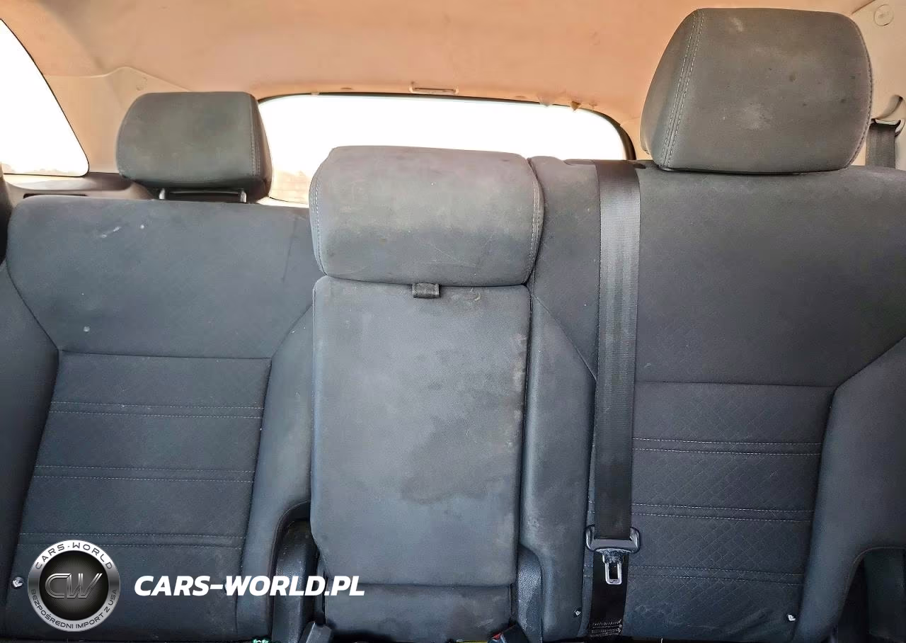 2018 Kia Sorento L VIN:5XYPG4A33JG351314 - 10