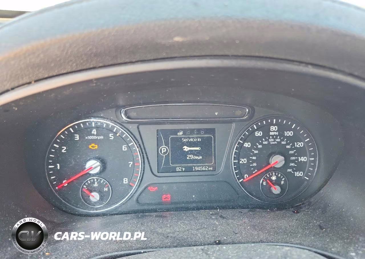 2018 Kia Sorento L VIN:5XYPG4A33JG351314 - 9