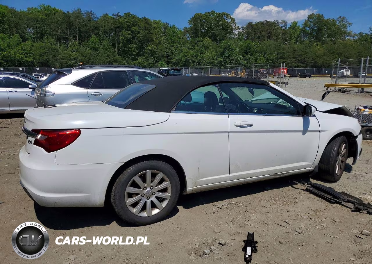 2013 Chrysler 200 Touring VIN:1C3BCBEB3DN526738 - 3