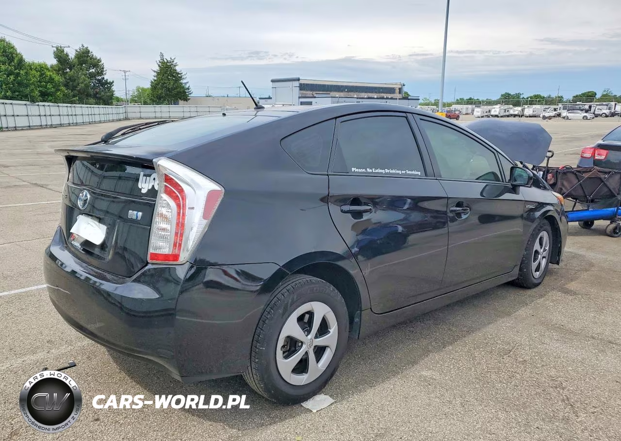 2013 Toyota Prius Two VIN:JTDKN3DU9D5588322 - 3