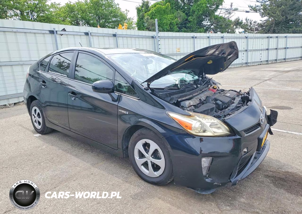 2013 Toyota Prius Two VIN:JTDKN3DU9D5588322 - 4