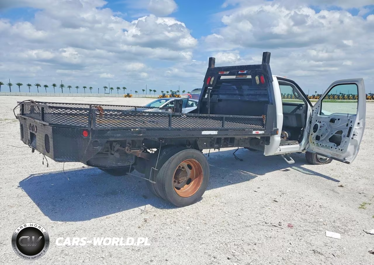 2012 Ford F550 Super Duty VIN:1FDUF5GT2CEC97403 - 3