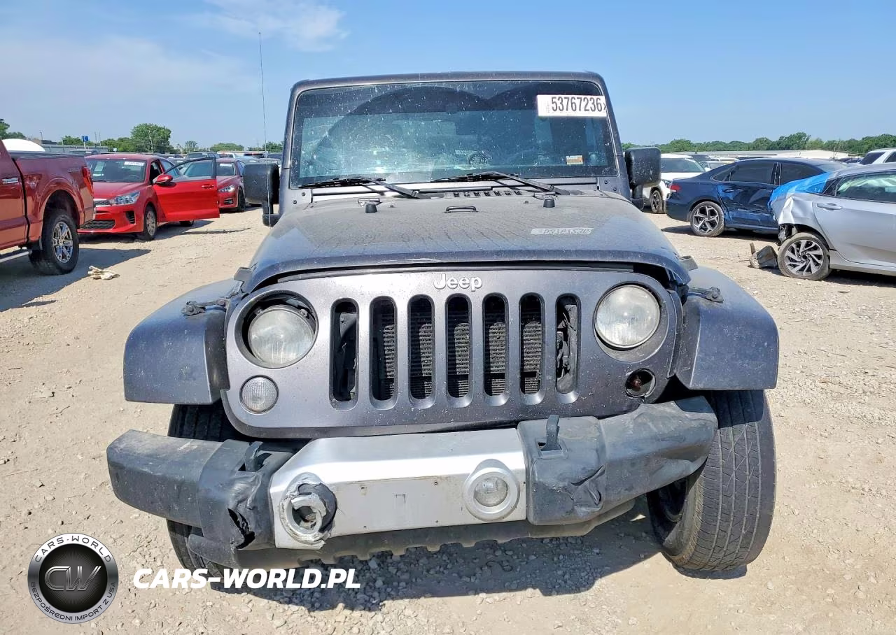 2014 Jeep Wrangler Unlimited Sahara VIN:1C4BJWEGXEL266047 - 5