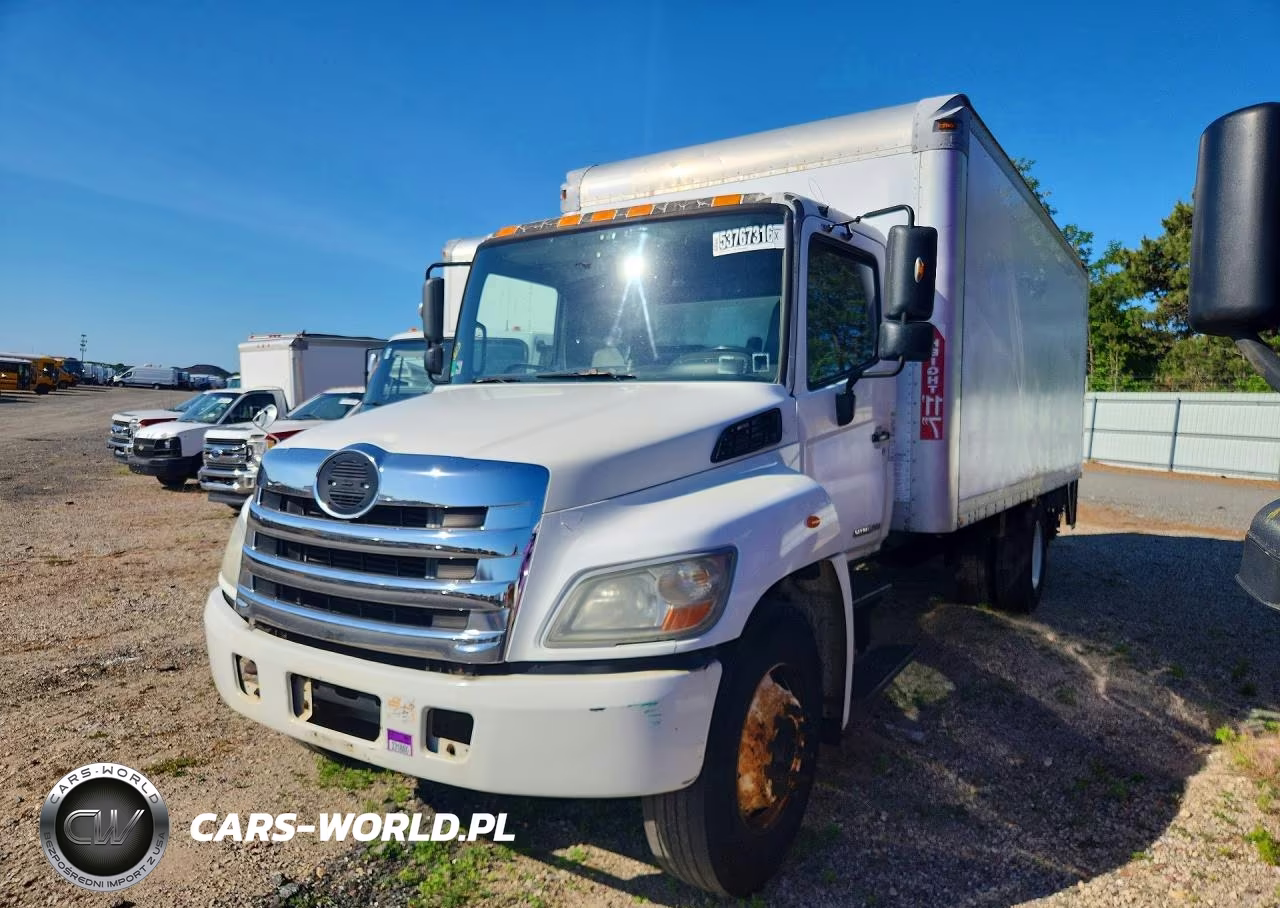 2013 Hino 258-268 Box Truck