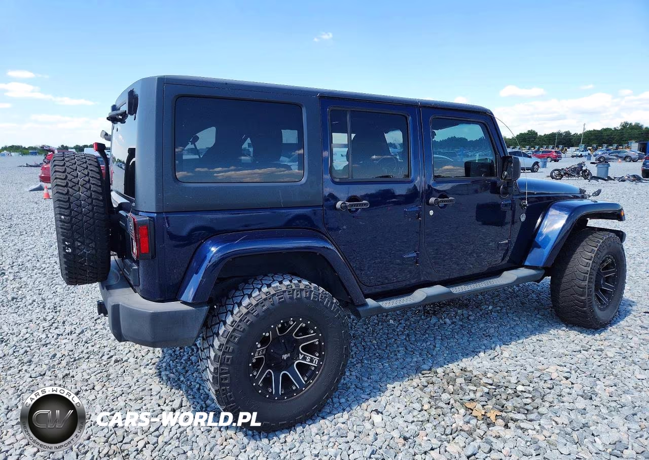 2013 Jeep Wrangler Unlimited Sahara VIN:1C4BJWEG4DL608607 - 3
