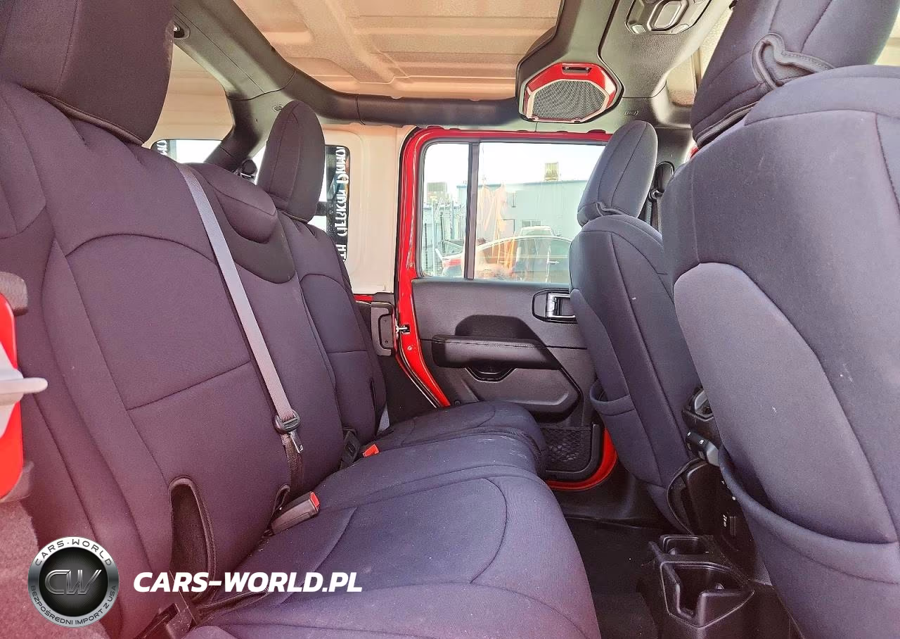 2019 Jeep Wrangler Unlimited Sahara VIN:1C4HJXEG9KW543359 - 10
