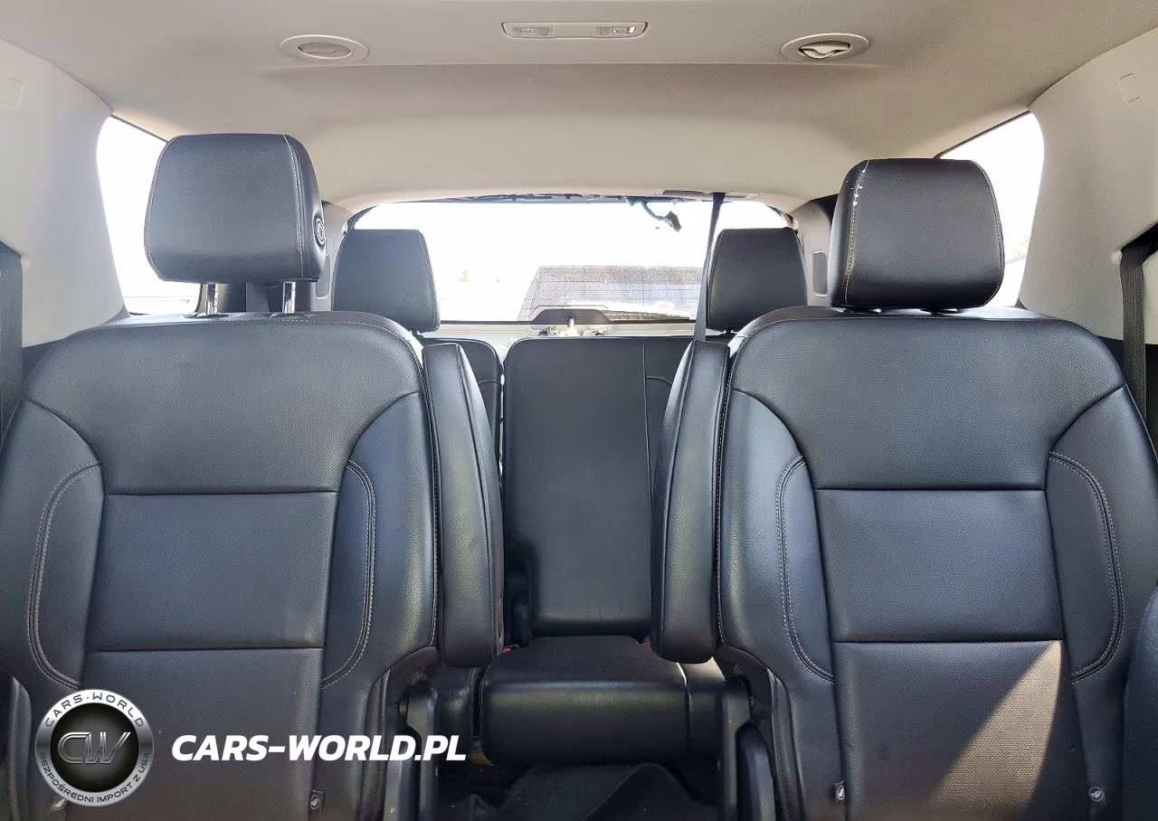 2018 Chevrolet Traverse Premier VIN:1GNERKKW9JJ116583 - 10
