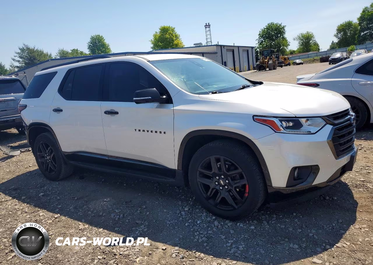 2018 Chevrolet Traverse Premier VIN:1GNERKKW9JJ116583 - 4