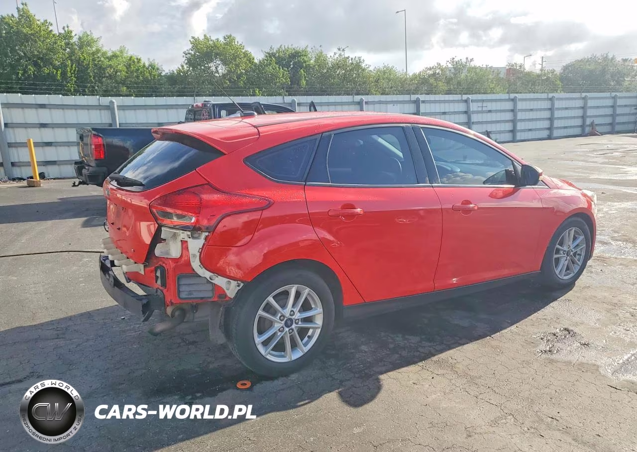 2017 Ford Focus Se VIN:1FADP3K22HL246920 - 3