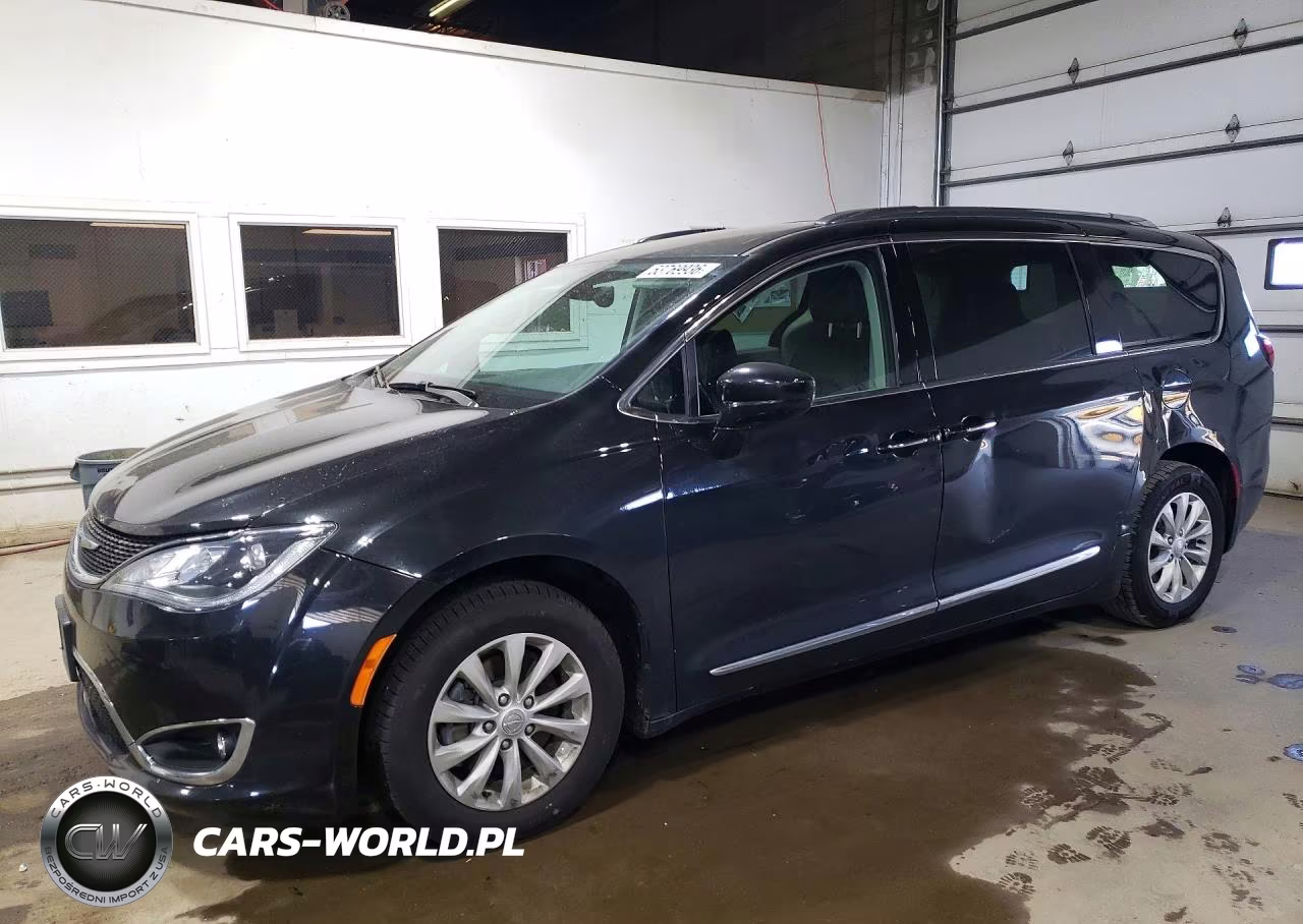 2019 Chrysler Pacifica Touring L VIN:2C4RC1BGXKR550247 - 1