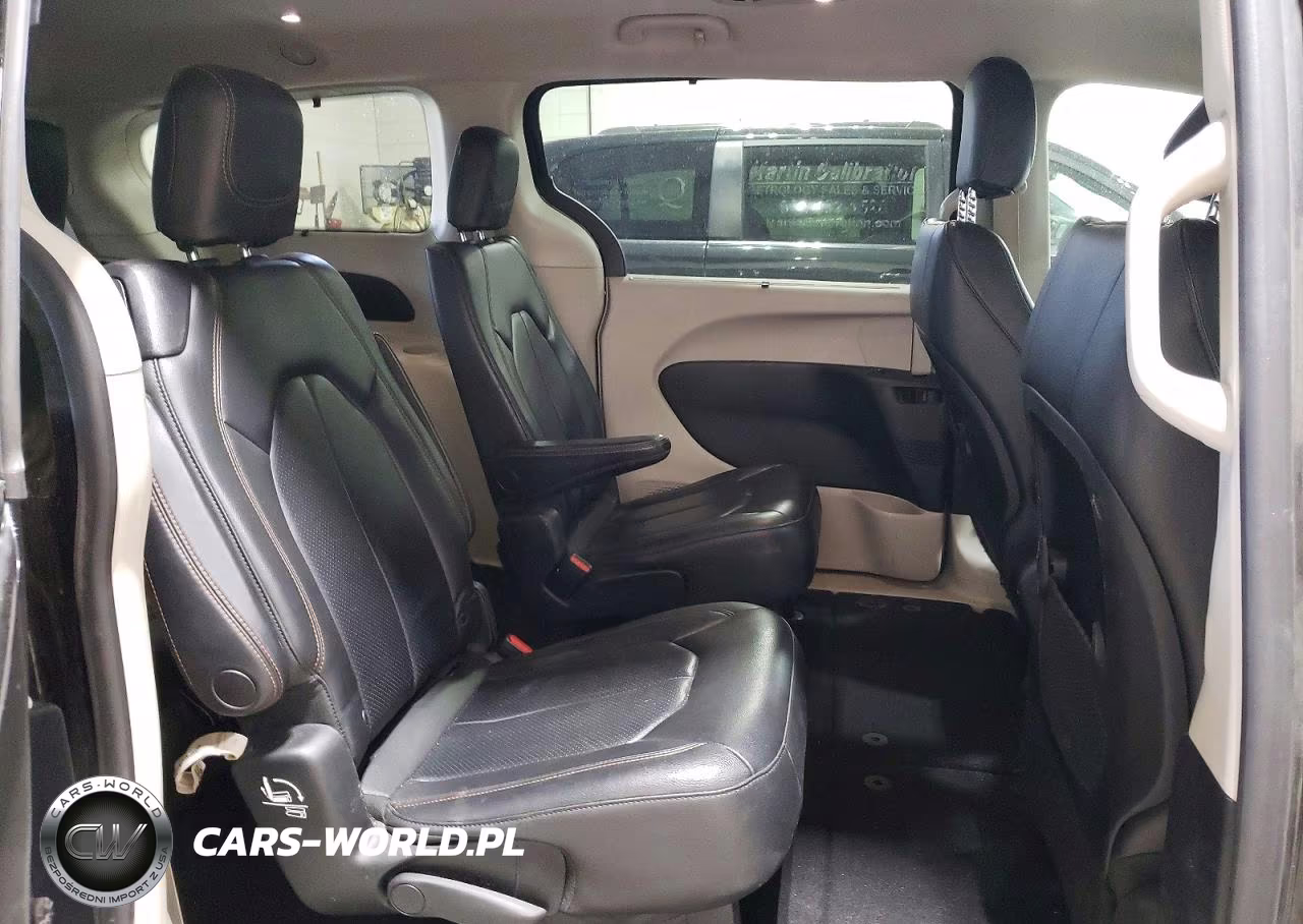 2019 Chrysler Pacifica Touring L VIN:2C4RC1BGXKR550247 - 11