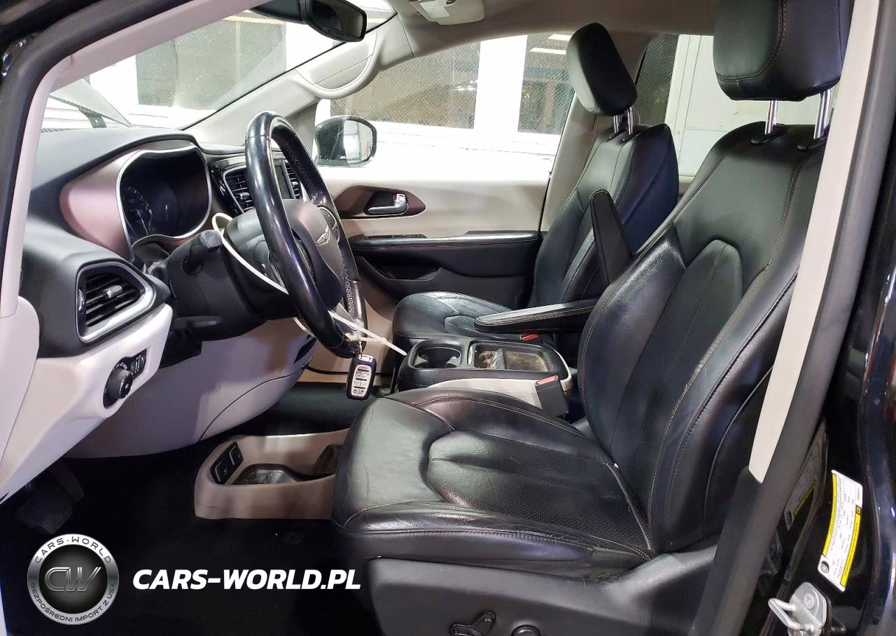 2019 Chrysler Pacifica Touring L VIN:2C4RC1BGXKR550247 - 7