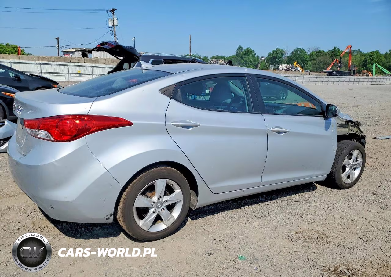 2013 Hyundai Elantra Gls VIN:5NPDH4AE5DH359574 - 3