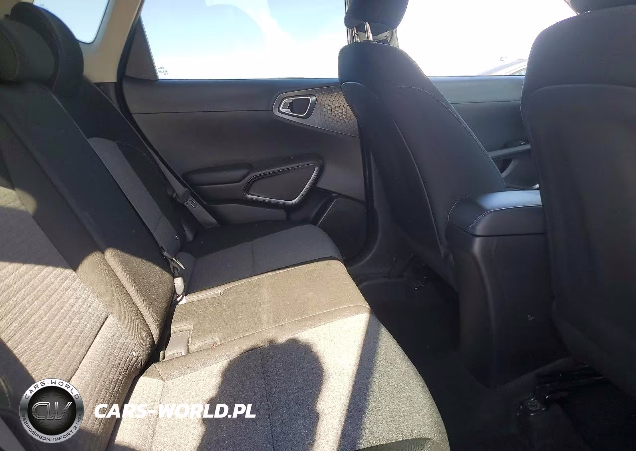 2020 Kia Soul S VIN:KNDJ23AU6L7019892 - 10