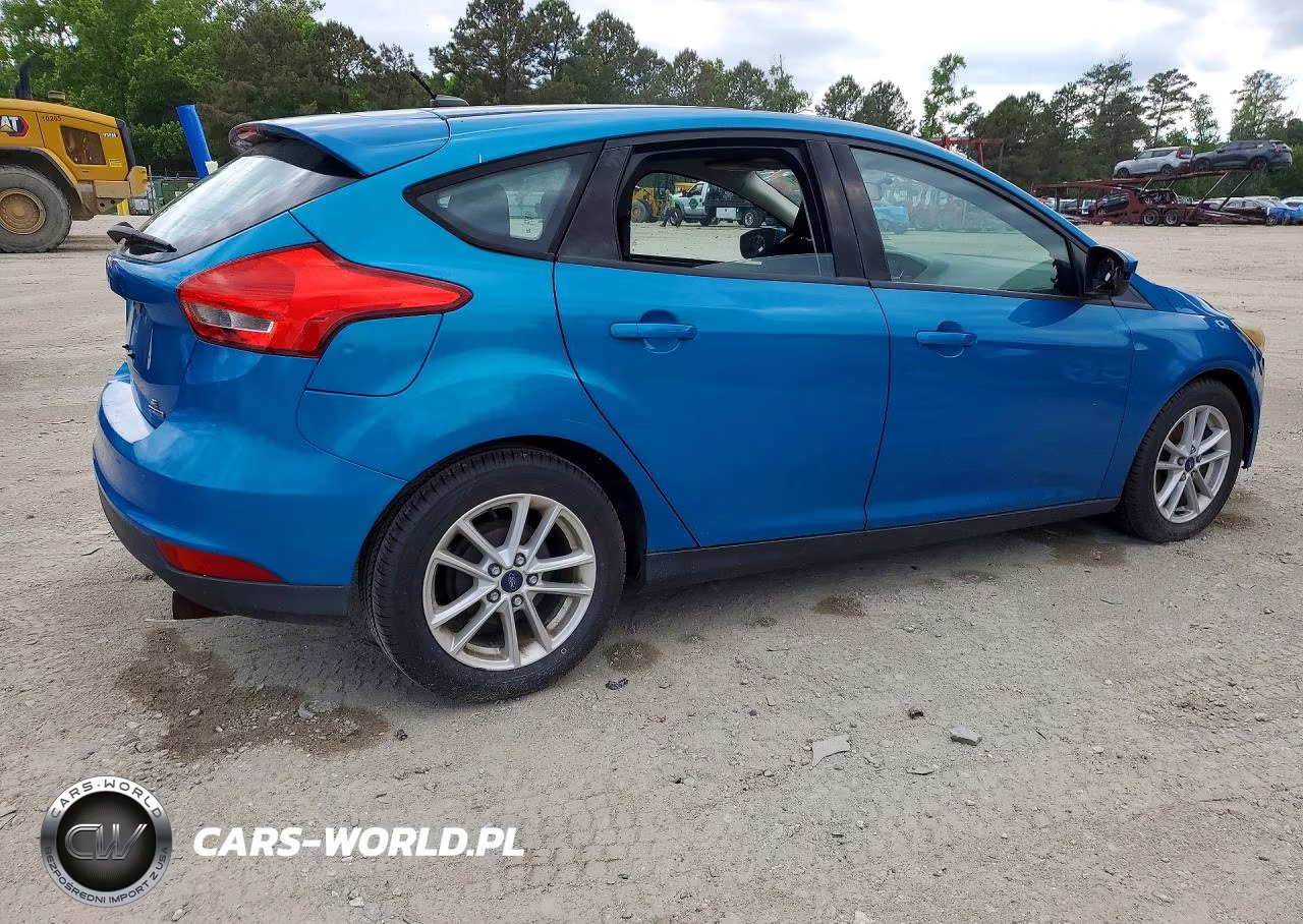 2015 Ford Focus Se VIN:1FADP3K21FL228423 - 3