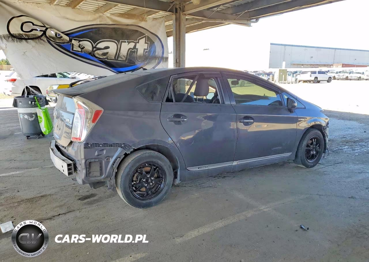 2015 Toyota Prius Two VIN:JTDKN3DU1F2001003 - 3