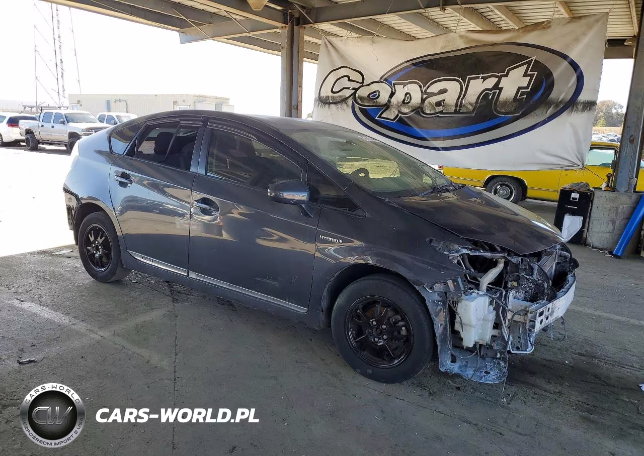 2015 Toyota Prius Two VIN:JTDKN3DU1F2001003 - 4
