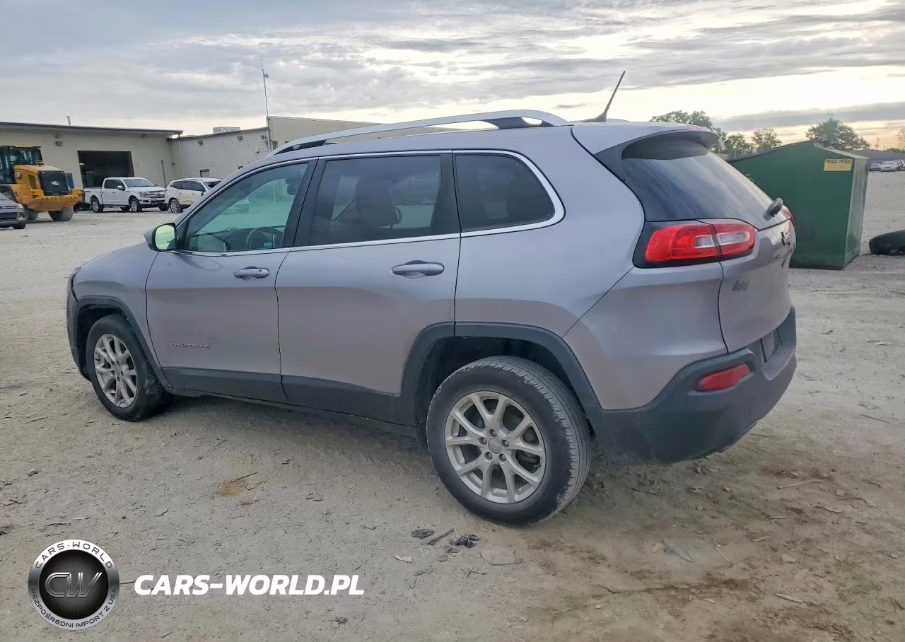 2018 Jeep Cherokee Latitude VIN:1C4PJLCBXJD615787 - 2