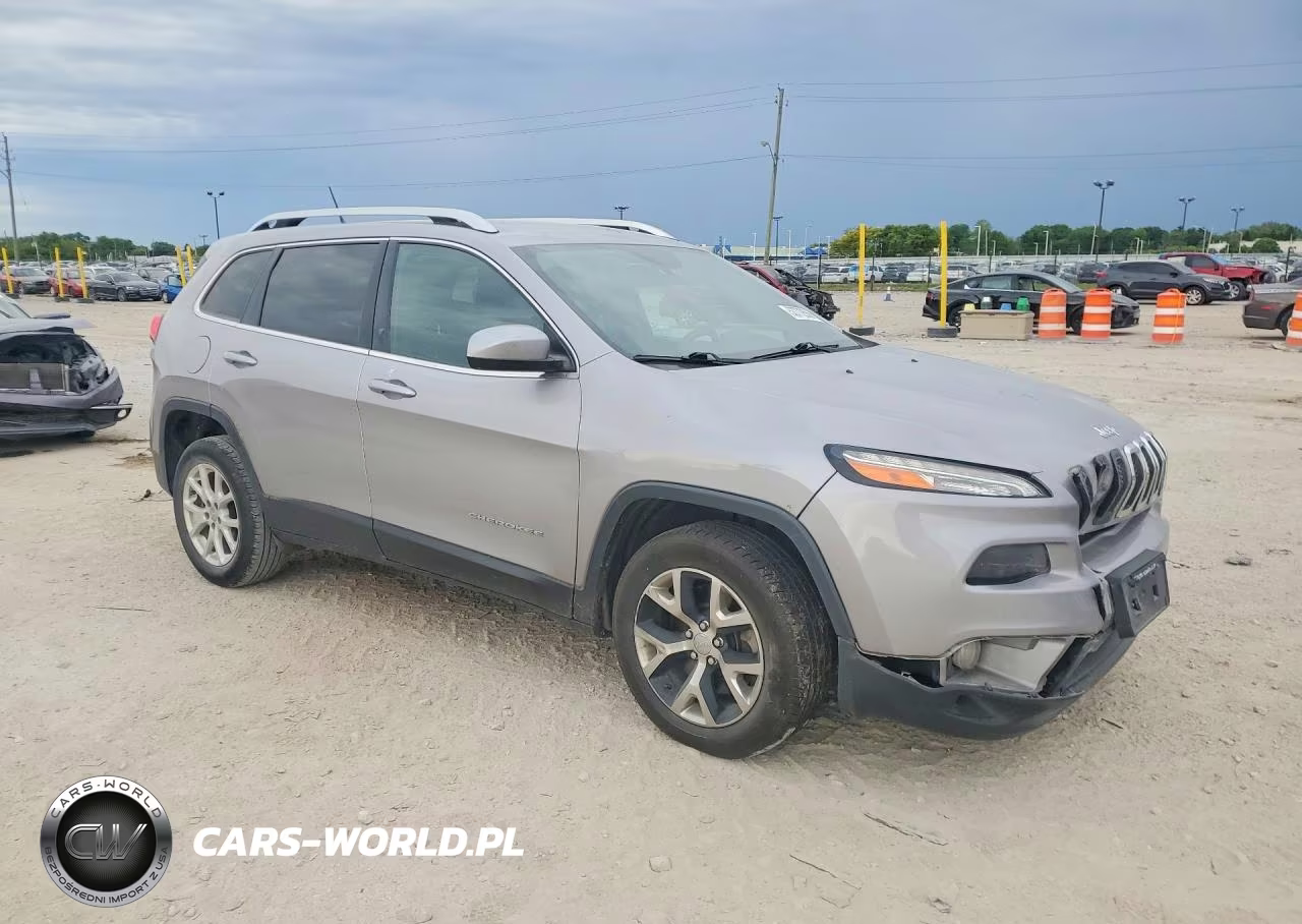 2018 Jeep Cherokee Latitude VIN:1C4PJLCBXJD615787 - 4