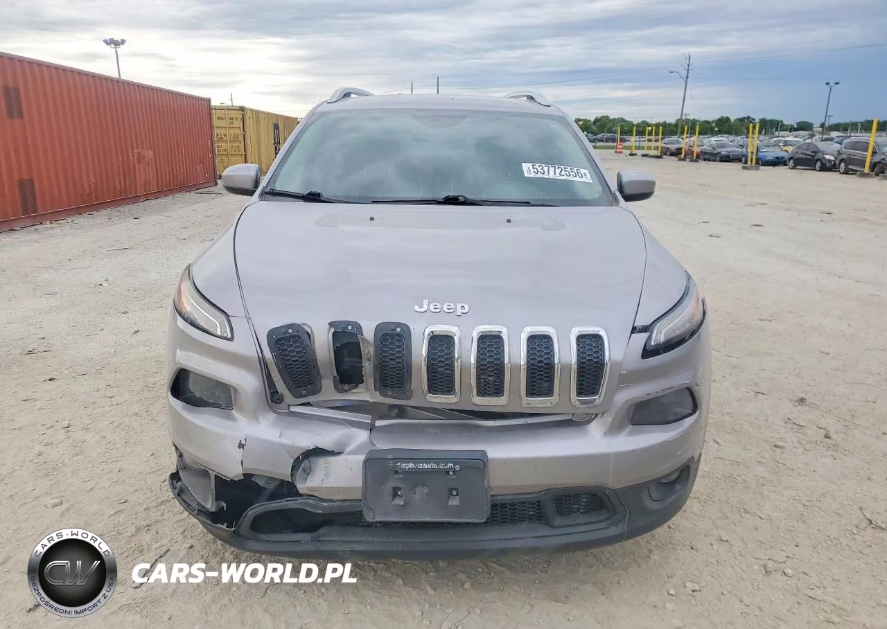 2018 Jeep Cherokee Latitude VIN:1C4PJLCBXJD615787 - 5