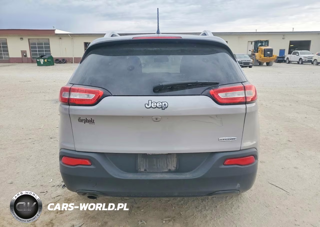 2018 Jeep Cherokee Latitude VIN:1C4PJLCBXJD615787 - 6