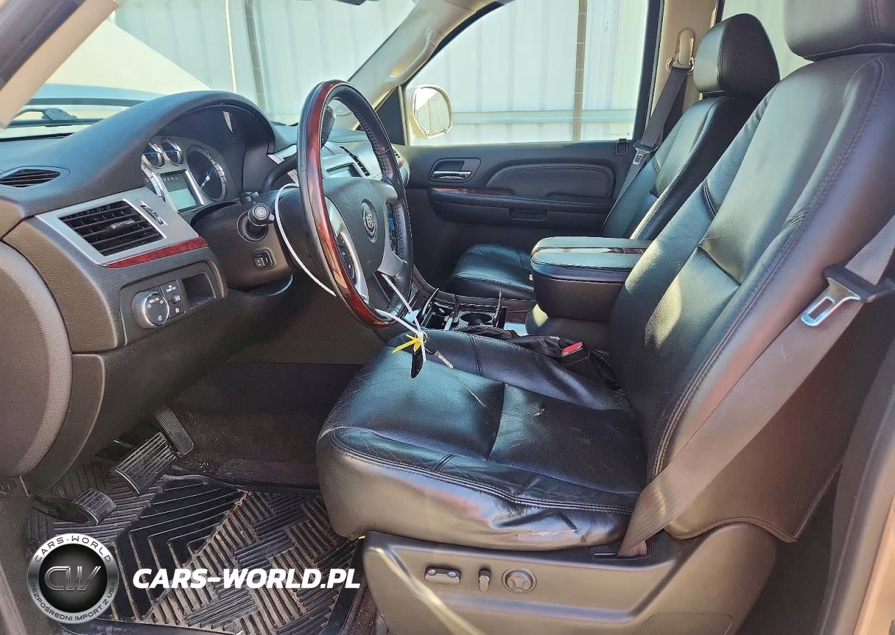 2009 Cadillac Escalade Luxury VIN:1GYFK23299R285085 - 7