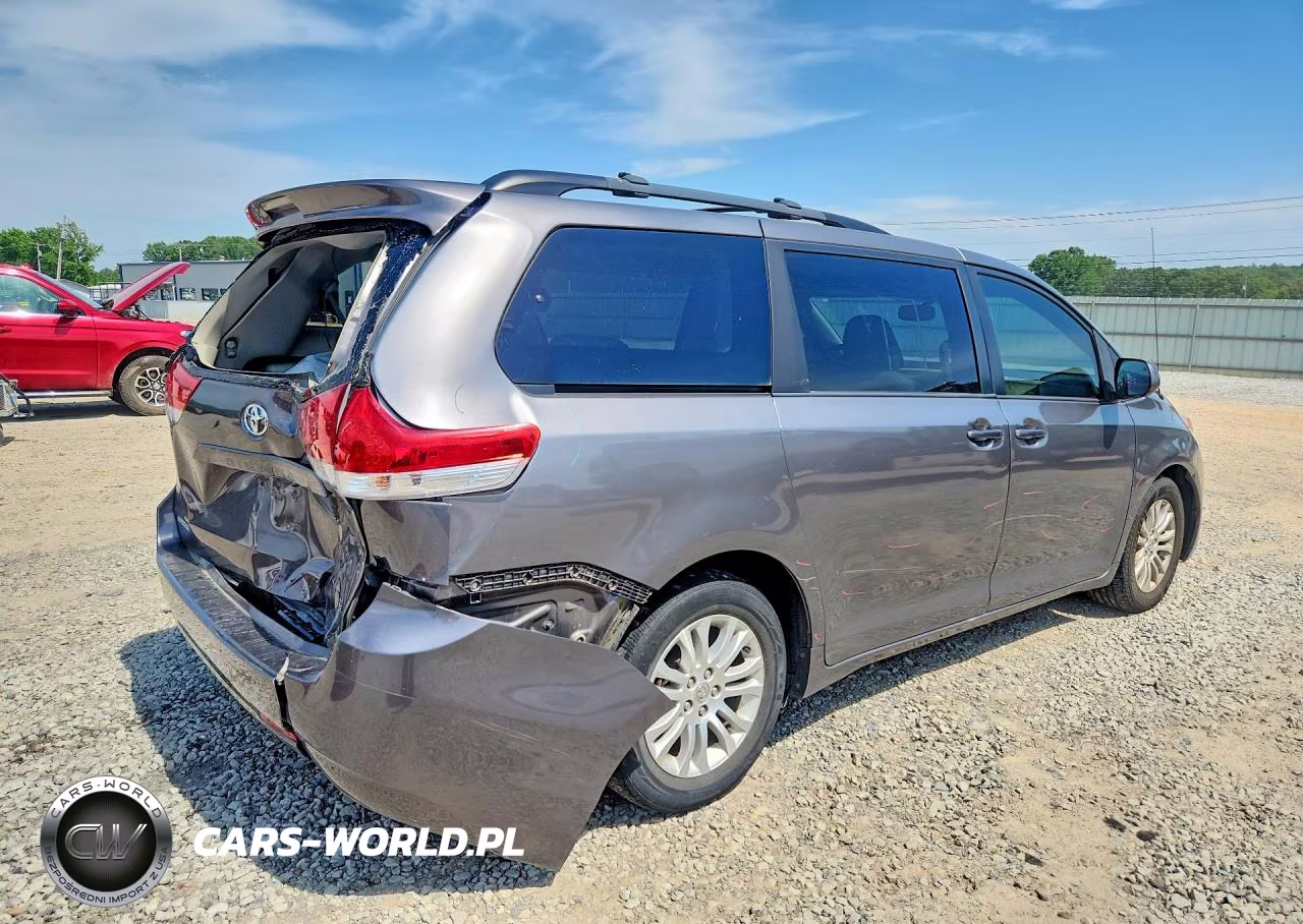 2014 Toyota Sienna Xle 8-Passenger VIN:5TDYK3DC6ES425973 - 3