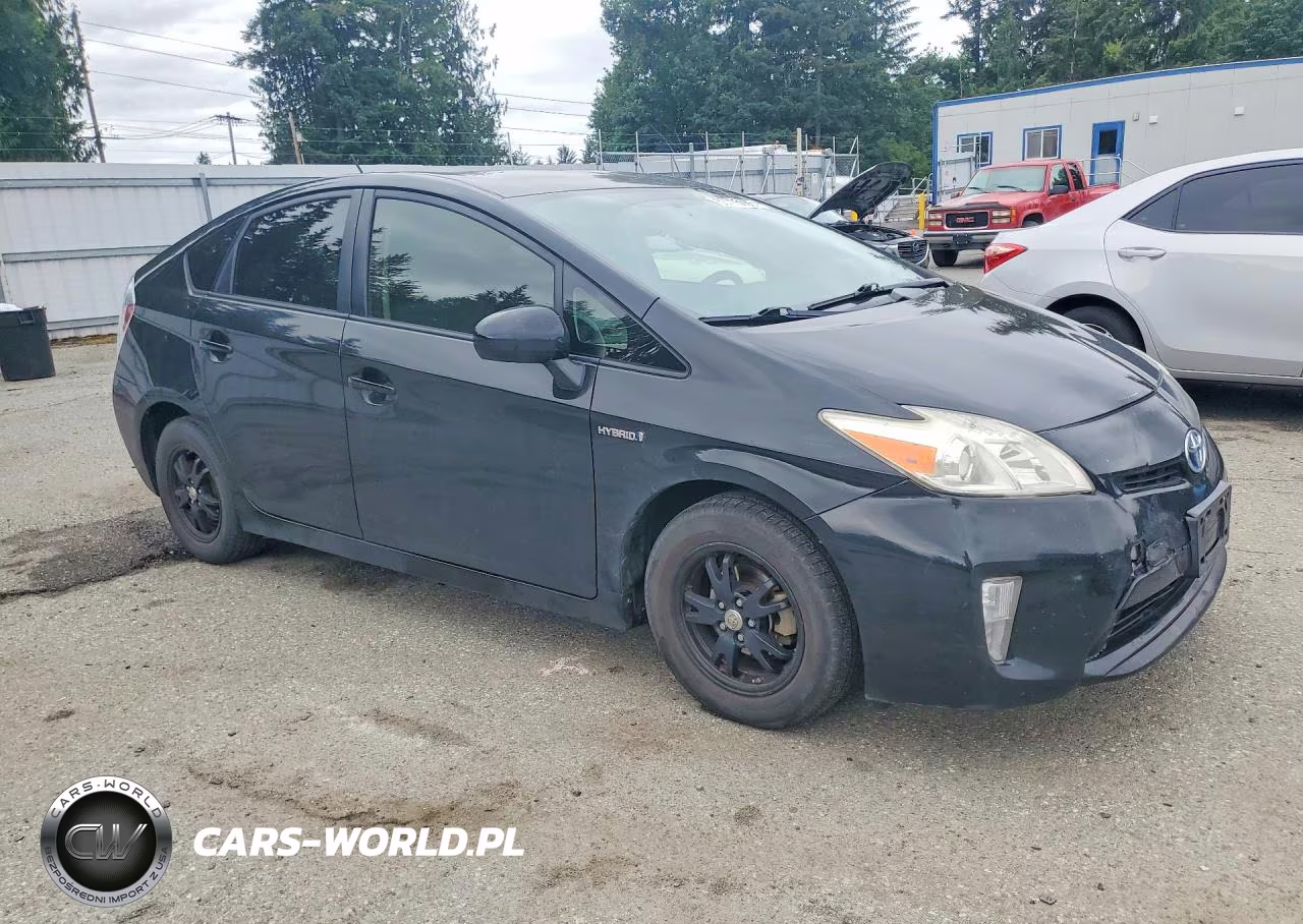 2012 Toyota Prius Three VIN:JTDKN3DU8C5469322 - 4