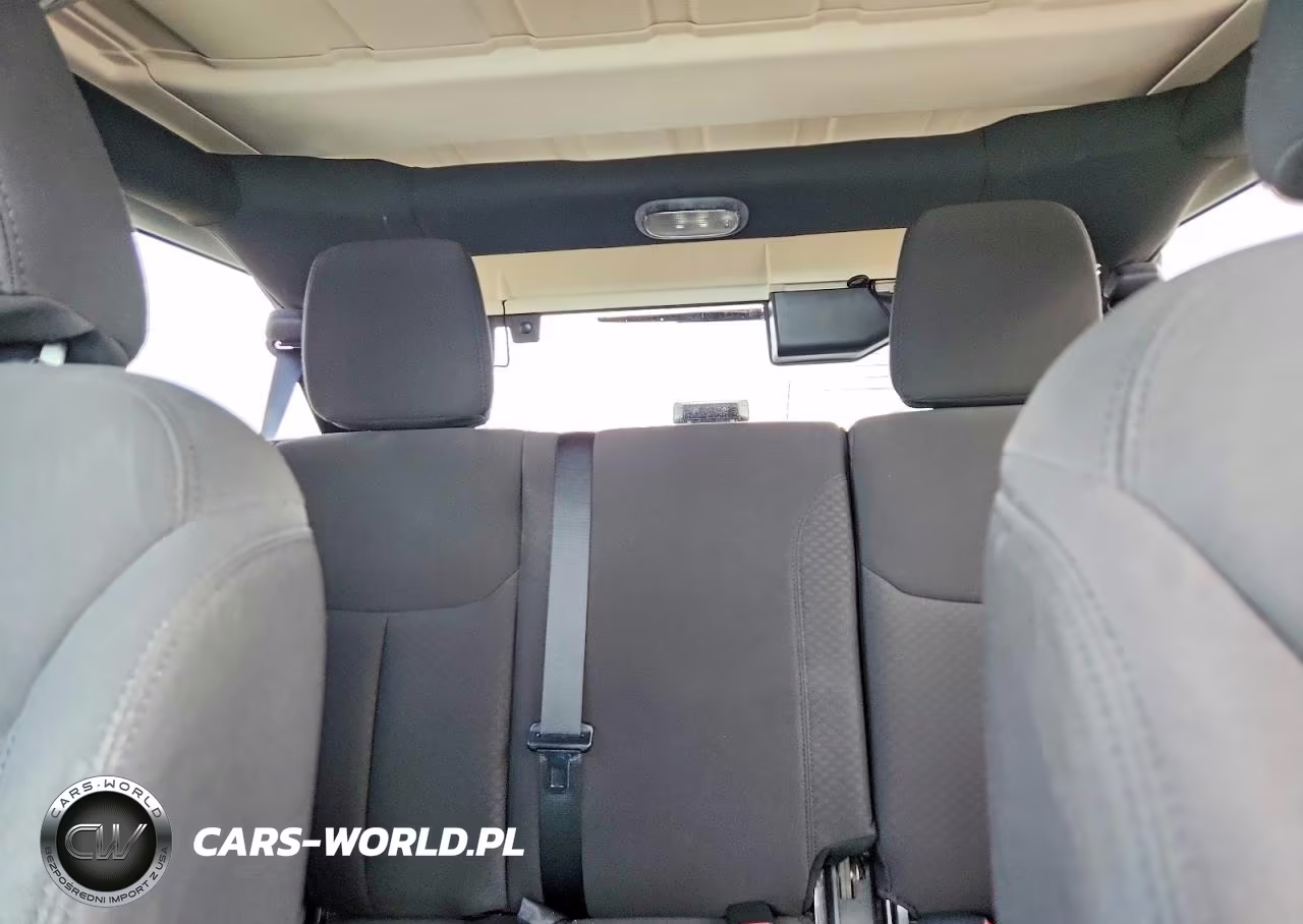 2015 Jeep Wrangler Unlimited Sport VIN:1C4BJWDG3FL711585 - 10